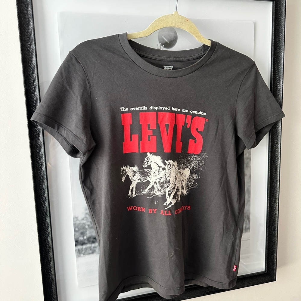 Levi's Charcoal Tee with Red Logo